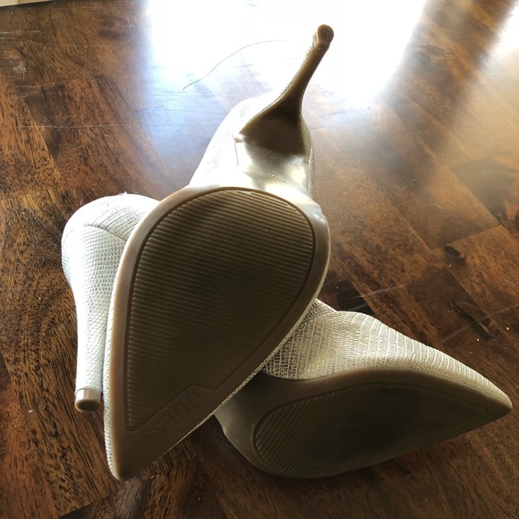 Guess Pump - Silver Size 10 - Picture 3 of 3